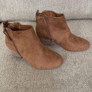LUOIKA BROWN SUEDE ANKLE BOOTS